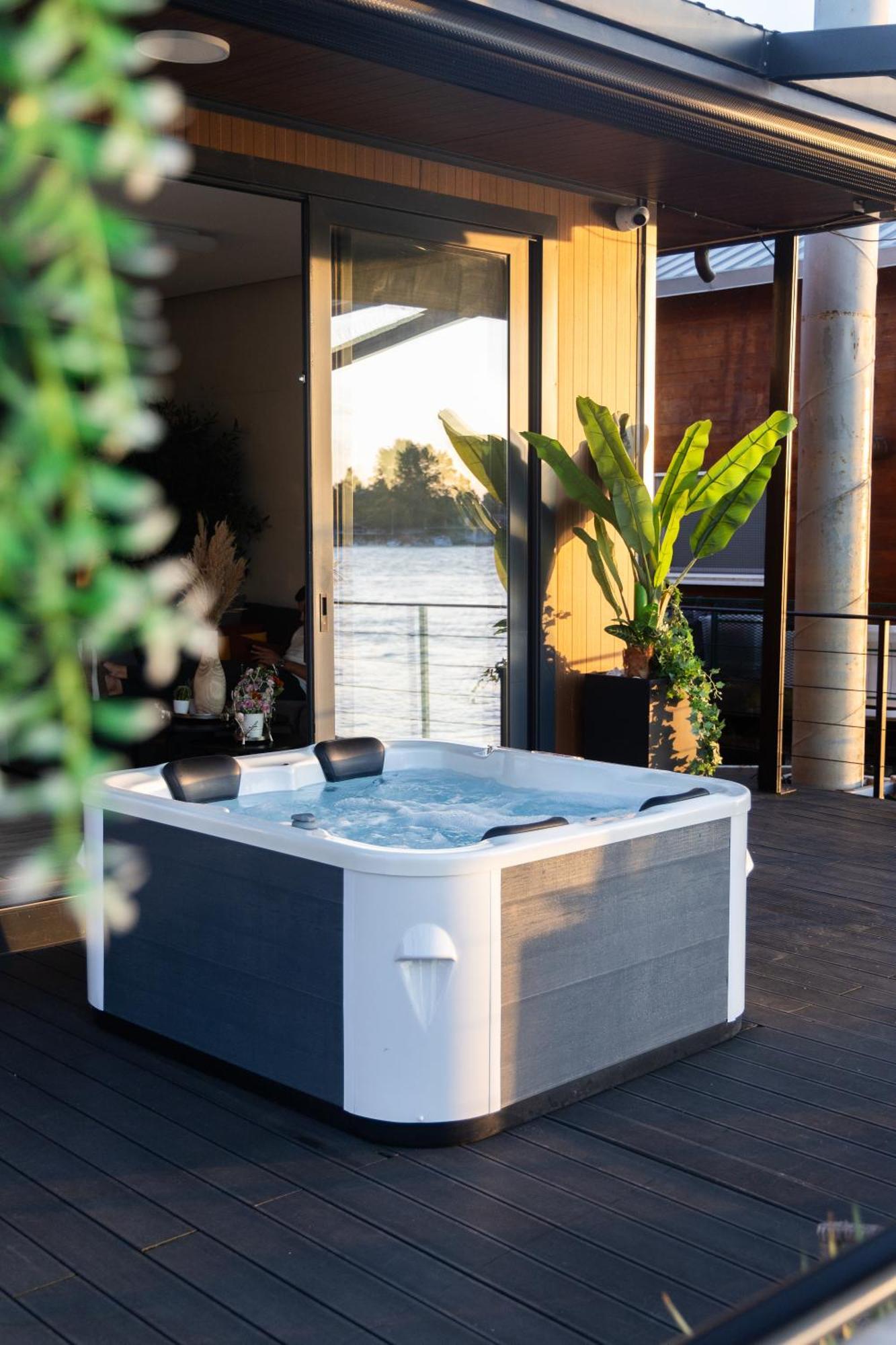 Ada Moment Splav- Kuca Na Reci Beograd- Floating House On Sava River ,Βελιγράδι Εξωτερικό φωτογραφία
